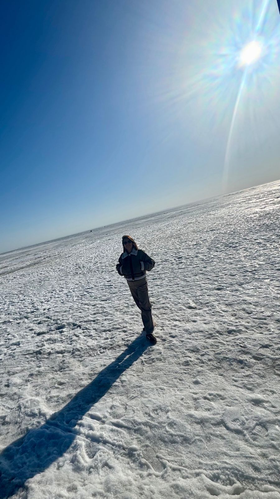 Profesional de WICA en terreno sobre un campo helado