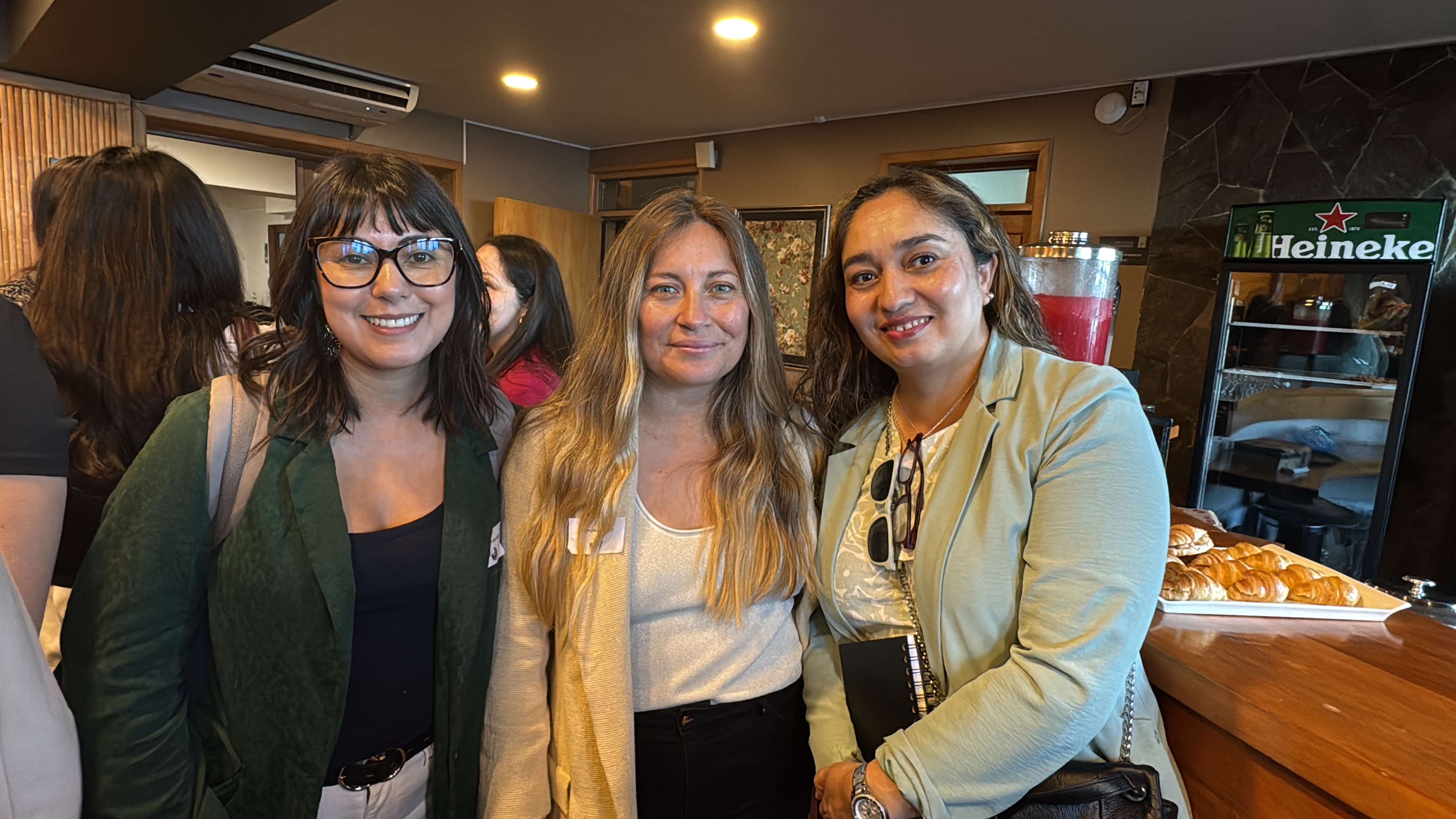 Profesionales de WICA reunidas en una actividad de networking